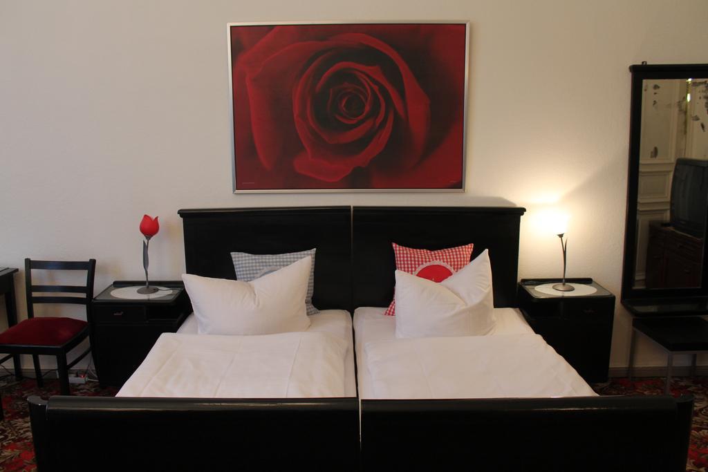 Hotel Pension Columbus Am Kurfurstendamm Berlim Quarto foto