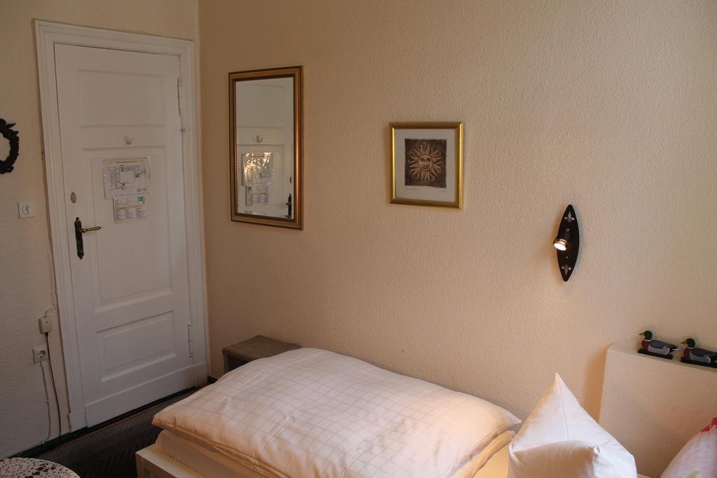 Hotel Pension Columbus Am Kurfurstendamm Berlim Quarto foto